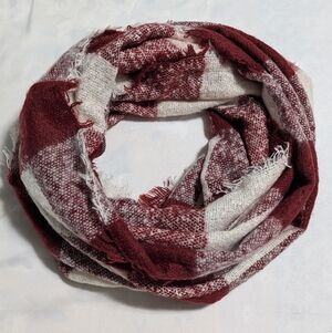 NWT Elegant Burgundy and White Scarf Buffalo Check Infinity Scarf